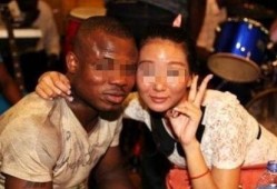 酒吧黑人爆料事件视频,真相与争议的交织